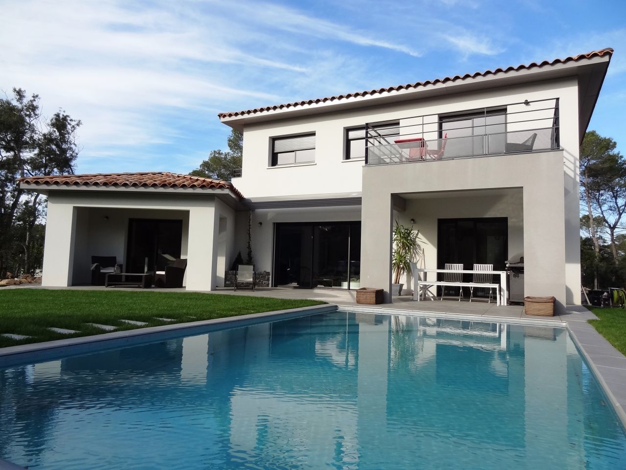 villa semi cont + piscine.jpg